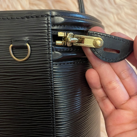 LV CANNES COSMETIC VANITY HANDBAG EPI BLACK - Picture 3 of 10